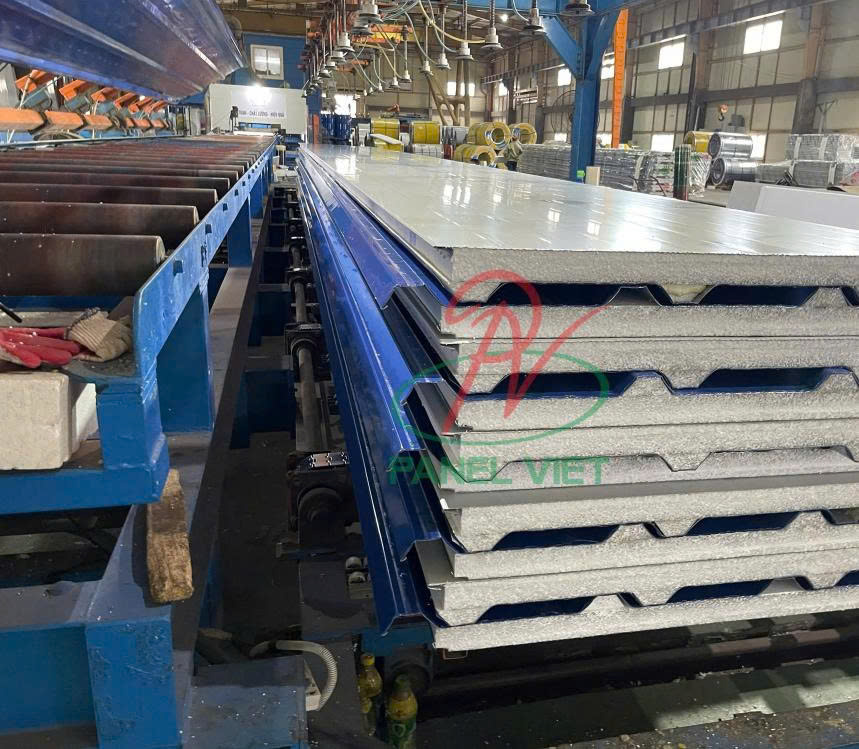 mái Panel EPS hai mặt tôn Đông Á